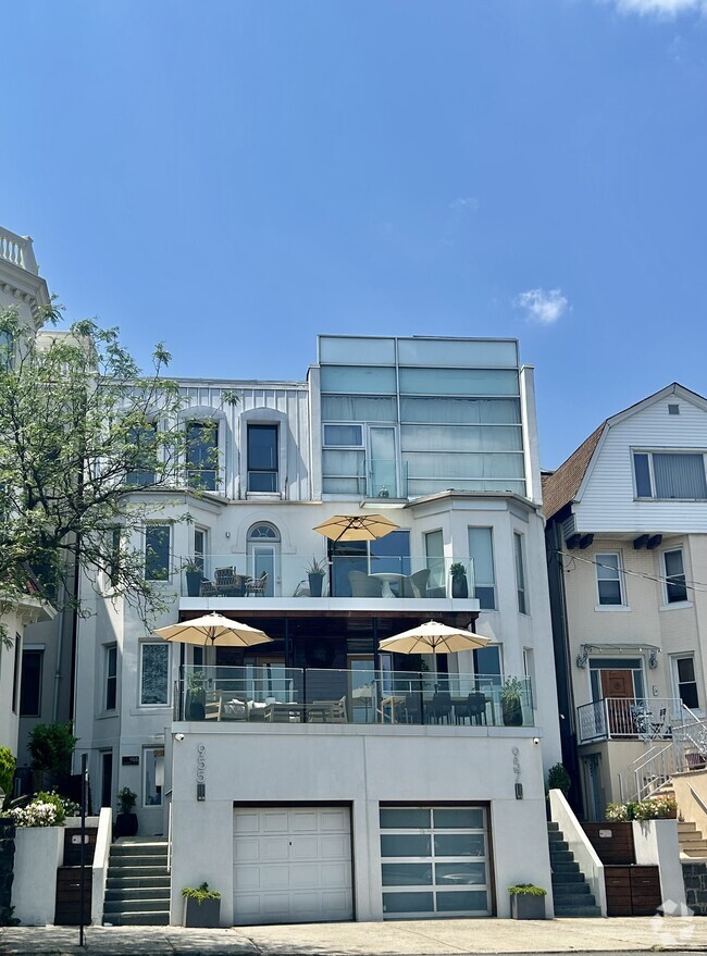 Building Photo - 957 Boulevard E