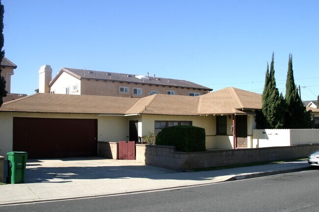 Building Photo - 2511 Blossom Ln