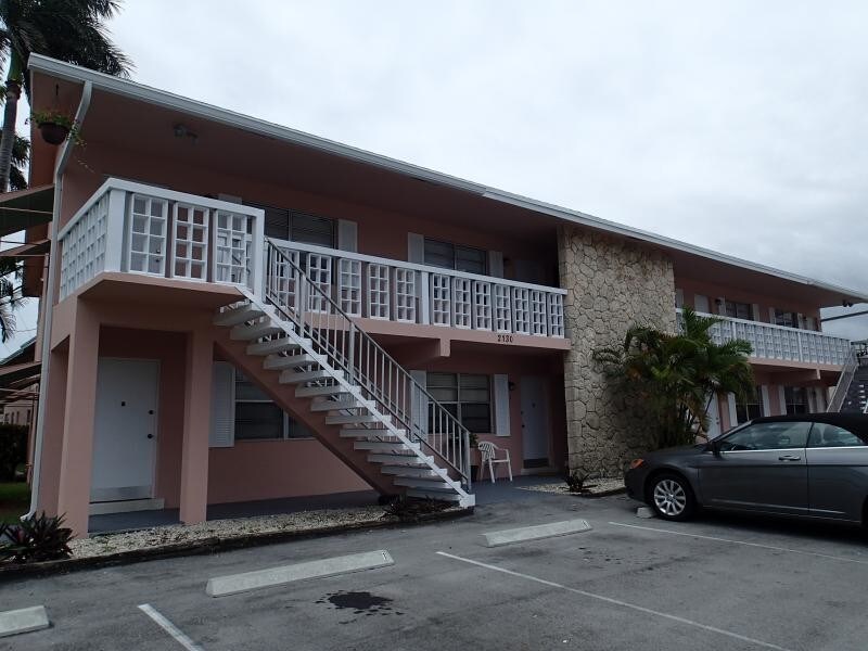 Primary Photo - 2130 NE 42nd St
