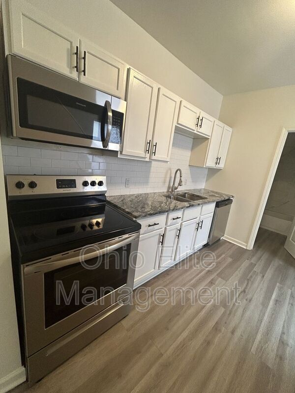 Foto del edificio - 123 Hayden Ave