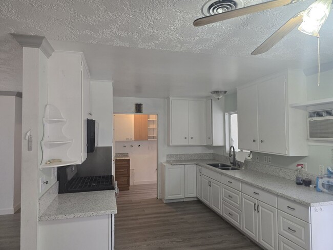 Foto del edificio - 10280 Western Ave