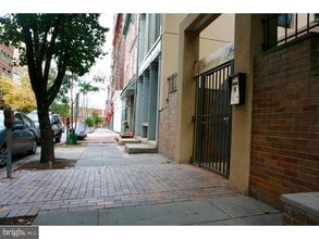Building Photo - 130 Arch St