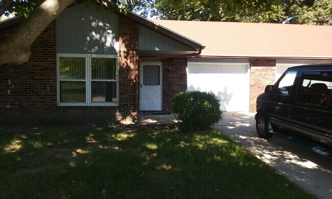 Summer Photo - 1506 Richlieu Dr