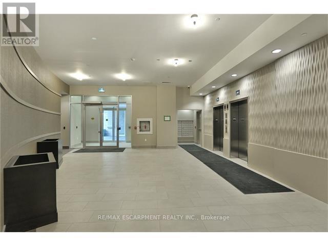 Photo du bâtiment - 216 Oak Park Blvd