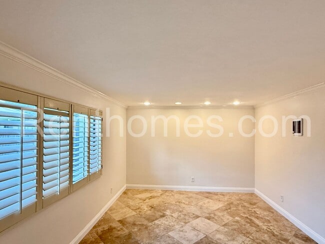 Building Photo - 3711 Louisiana St