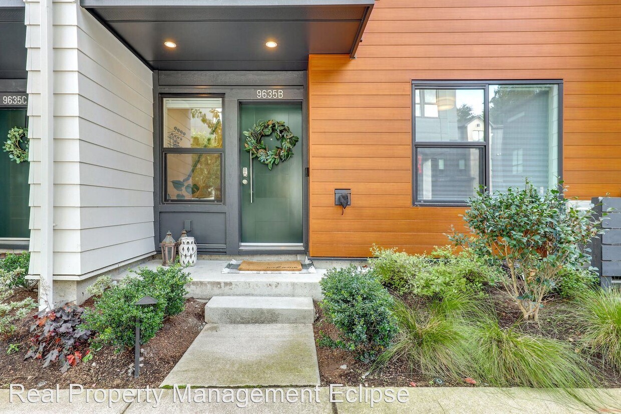 Primary Photo - 3 br, 2.5 bath House - 9635 Thorsk St. Unit B