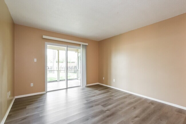 Foto del edificio - 1240 Rising Sun Blvd