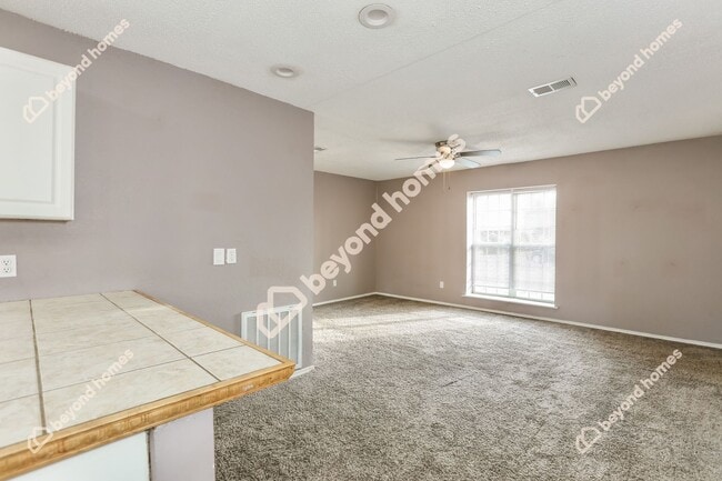 Building Photo - Lovely all brick home in Jacksonville w/ 3...