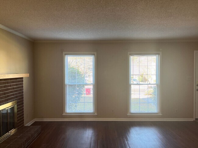 Building Photo - Townhome in N Macon