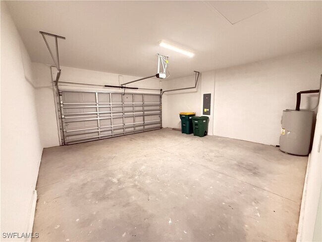 Building Photo - 2357 Avocado Ln
