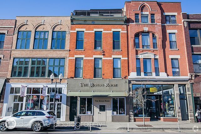 Building Photo - 1470 N Milwaukee Ave