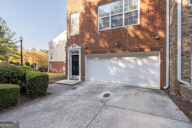 Building Photo - 4674 Creekside Villas Way