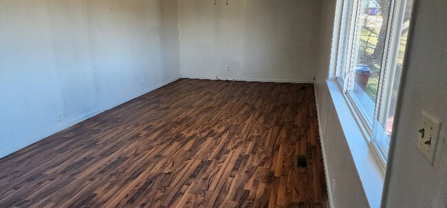 Foto del edificio - 210 N Elm St