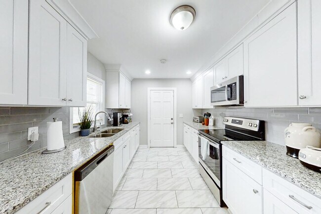 Foto del edificio - 1447 Akridge St NW