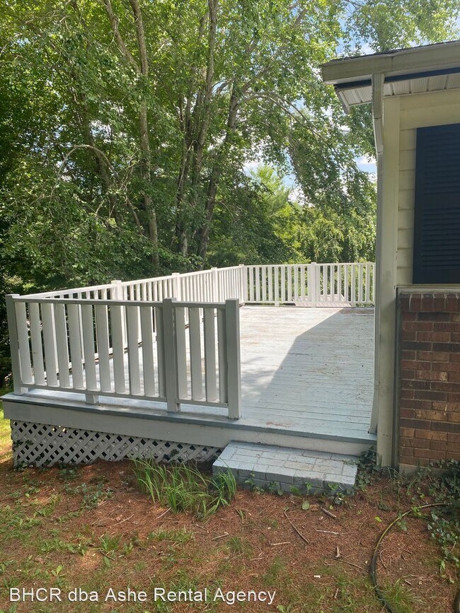 Foto del edificio - 3 br, 1.5 bath House - 502 Greenbriar Drive