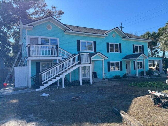 Building Photo - 303 3rd St