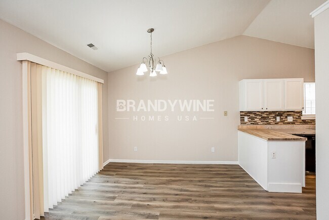 Building Photo - One and a half month FREE RENT!!