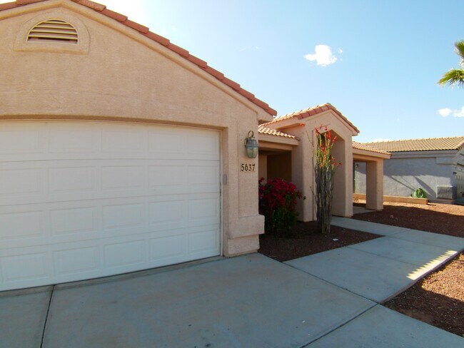 Building Photo - 5637 Club House Dr