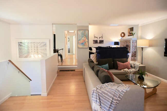 Foto del edificio - 9847 Yoakum Dr