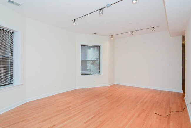 Foto del edificio - 4715 N Sheridan Rd