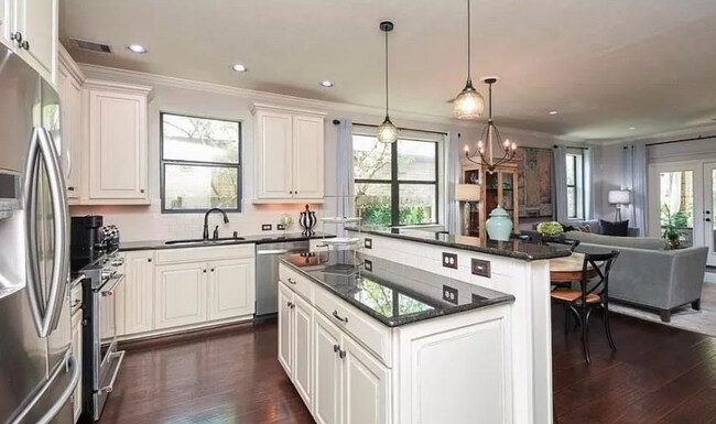 Foto del edificio - 15819 Keystone Ridge Ln