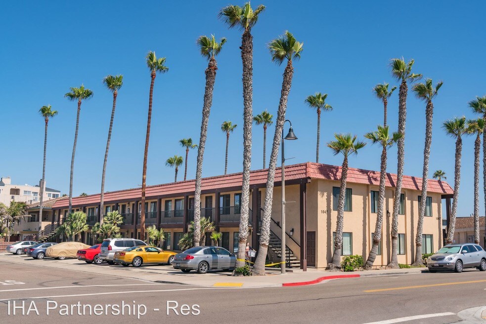 Imperial Palms Apartments