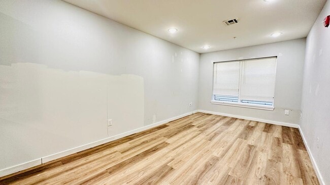 Building Photo - 161 12th Ave