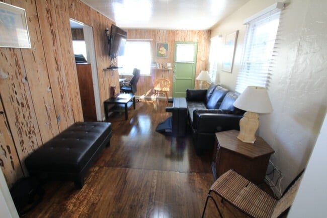 Foto del edificio - 728 Venice Ct