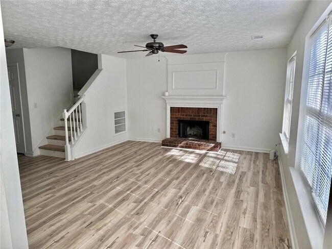 Foto del edificio - 4071 Plantation Mill Dr