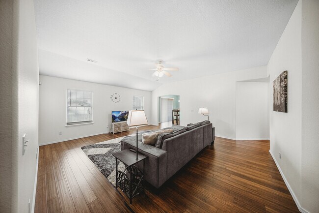 Building Photo - 2167 Sweetwater Ranch Ave