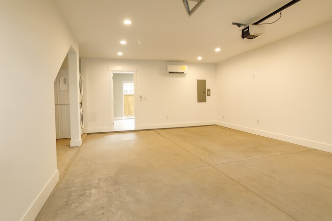 Foto del edificio - Your Bend Retreat: Spacious End Unit Townhouse with Pilot Butte Views