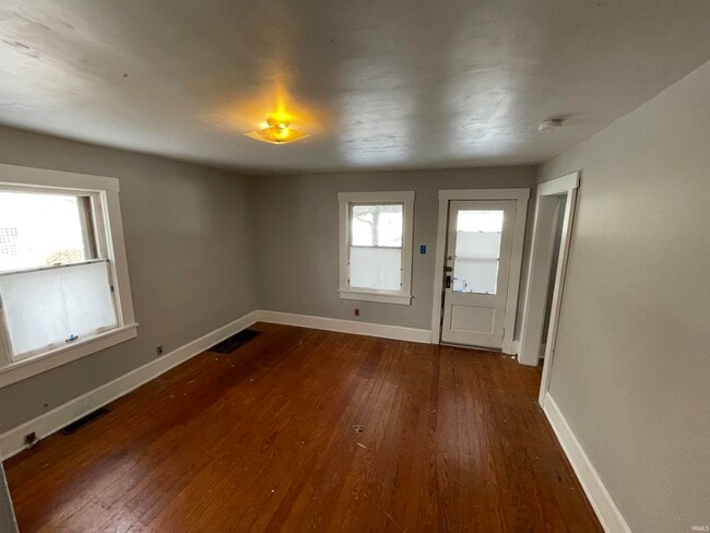 Building Photo - 521 W Wylie St