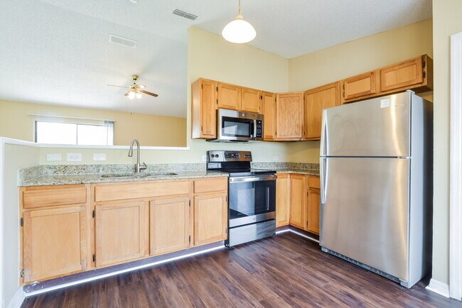 Building Photo - 3100 Croton Ave