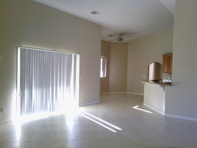 Building Photo - COMING SOON!! 4 bedrooms 2 bathroom home i...