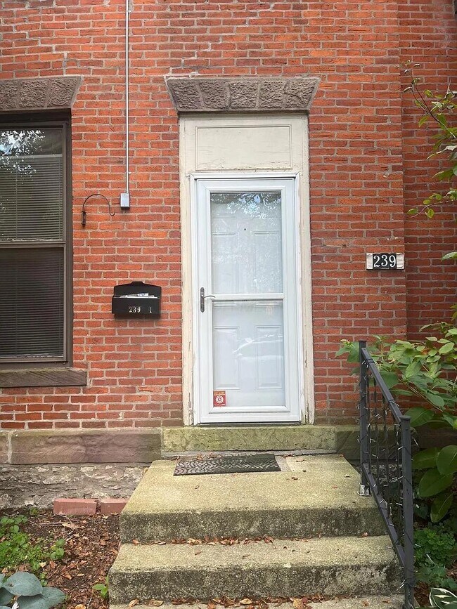 Foto del edificio - 239 Wilber Ave