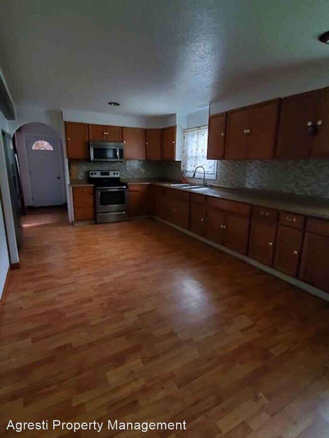 Foto del edificio - 4 br, 2 bath House - 3120 Greeley Avenue