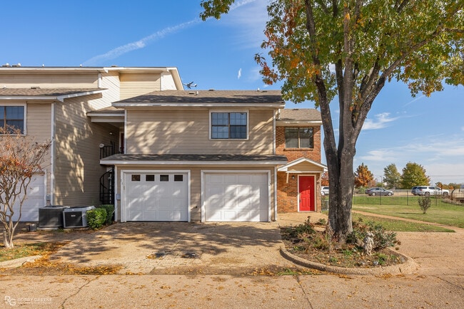 Building Photo - 12 Meadow Creek Dr