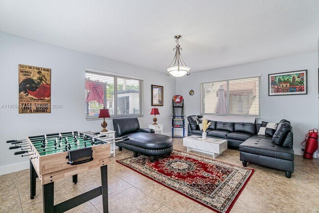 Foto del edificio - 901 NW 22nd Pl