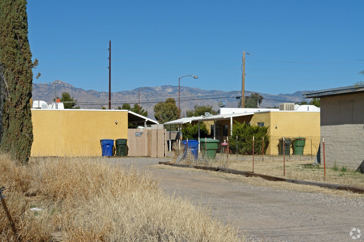 Foto principal - 5811-5817 E 23rd St