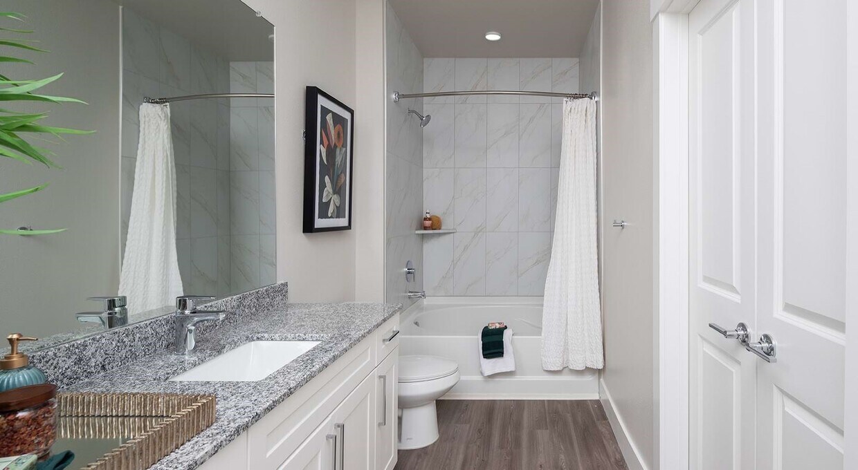 Foto principal - 2425 Bell St