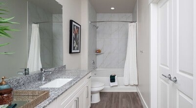 Building Photo - 2425 Bell St