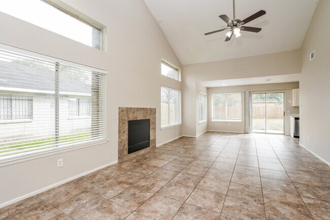 Foto del edificio - 7531 Glenbriar Pl