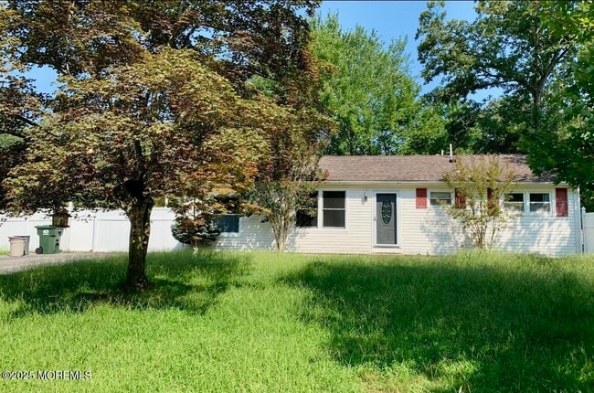 Building Photo - 10 Oakwood Drive