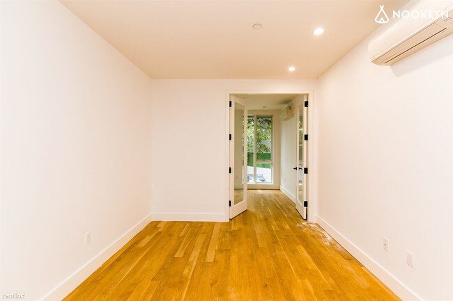 Foto del edificio - 1 br, 1 bath  - 195 Sullivan Pl
