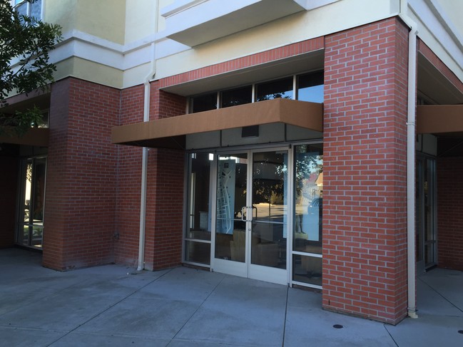 Building Photo - 2030 N Pacific Ave