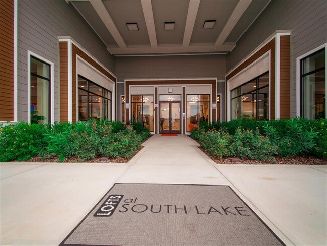 Building Photo - Lofts at South Lake