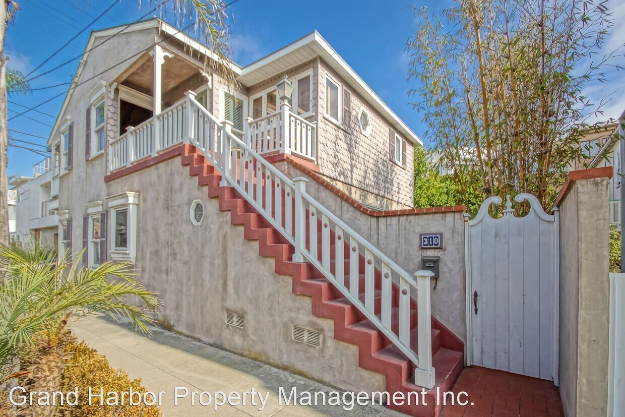 Primary Photo - 721 Crest Dr