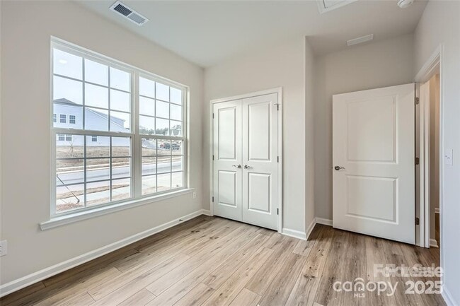 Building Photo - 6406 Fairfax Ct