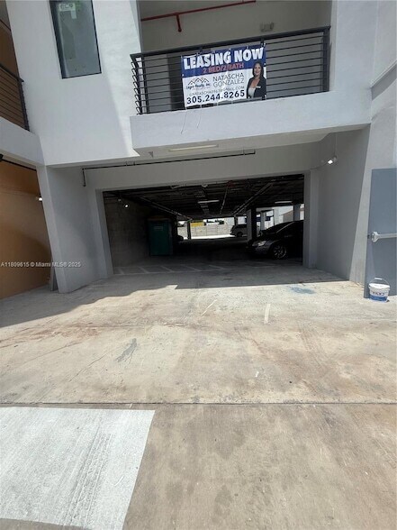Foto del edificio - 879 E 24th St