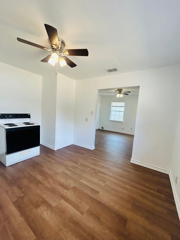 Foto del edificio - 1110 W Fay St